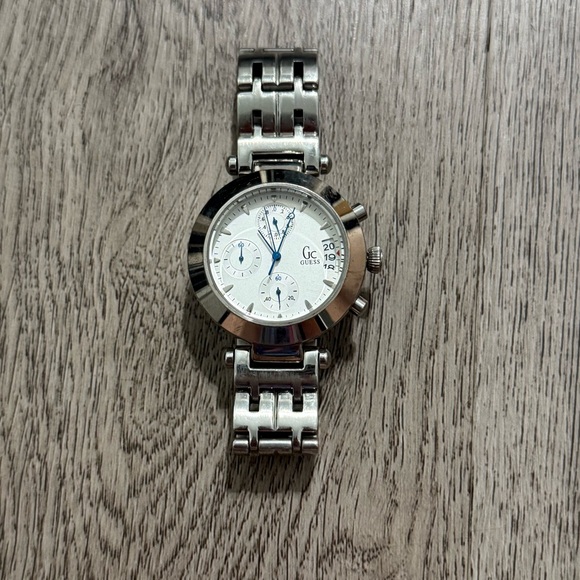 GC by Guess GC7000 Silver Tone Quartz Analog Chronograph Men's Watch - Picture 1 of 4
